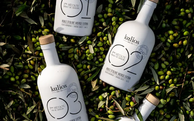 Des bouteilles d'huile d'olive de la marque Kalios