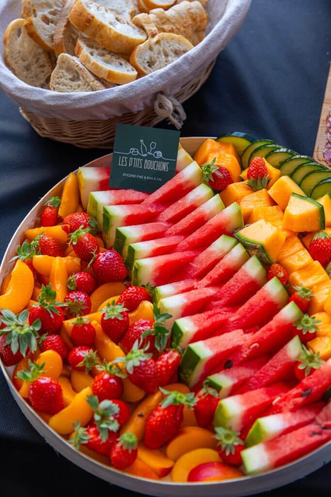 Plateau de fruits étiquetée Les P'tits Bouchons