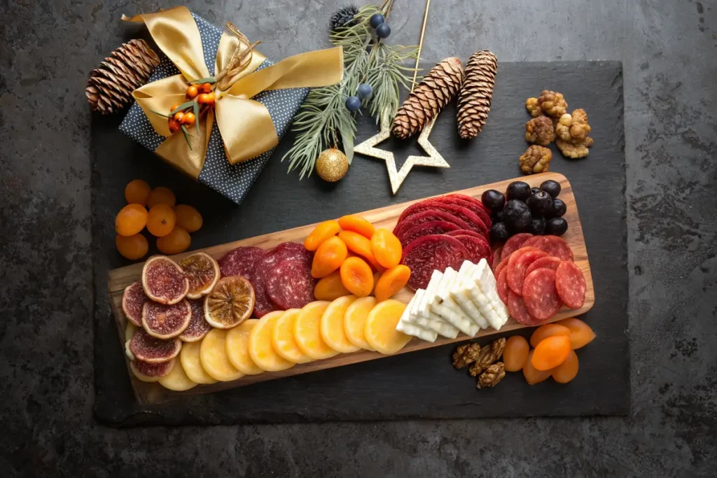Planche de Noël avec apéritifs gourmands